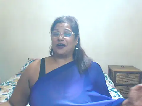 [30 mummy in saree , foreplay n some hard fucking - video by sexylax17 cam model