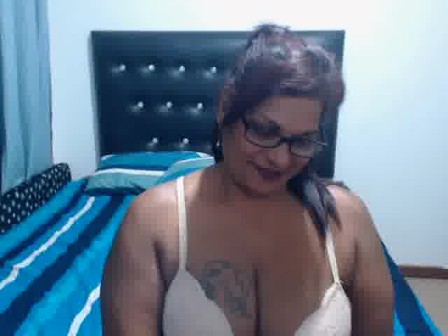 Private Show strip and spread my ass - video oleh sexylax17 kamera model