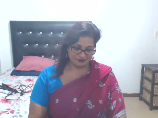 sexy strip - video oleh sexylax17 kamera model