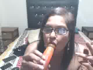 Smoking blowjob and pussy play - video oleh sexylax17 kamera model