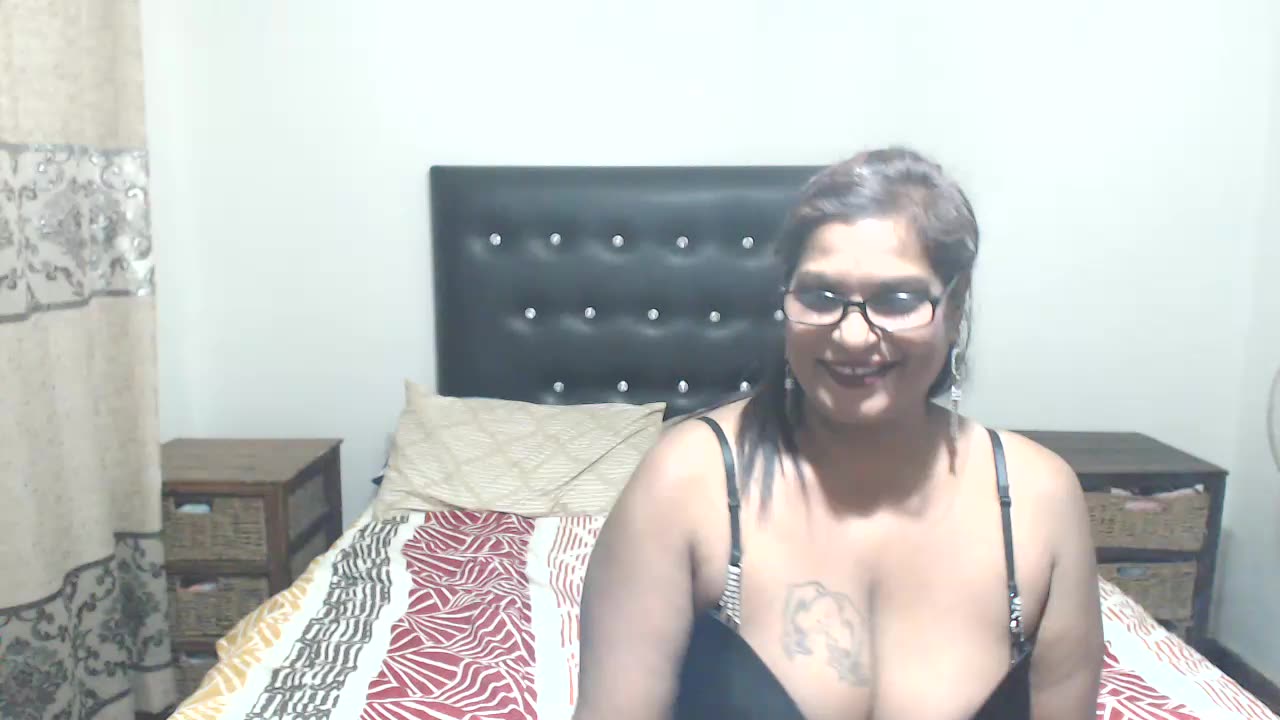 Black lingerie pussy show - video oleh sexylax17 kamera model