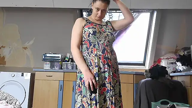 [14 Feb 11:37] Public Show - video by SexyAmanda33 cam model