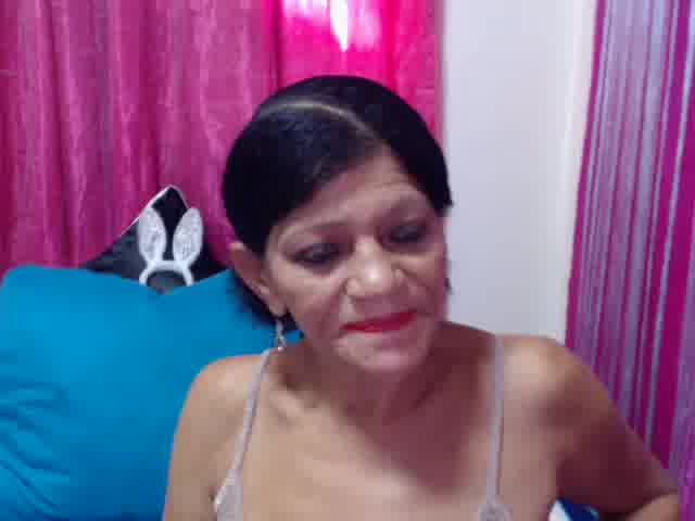 [21 Apr 09:27] Private Show - vídeo de la modelo de cam SLUTTYROXY