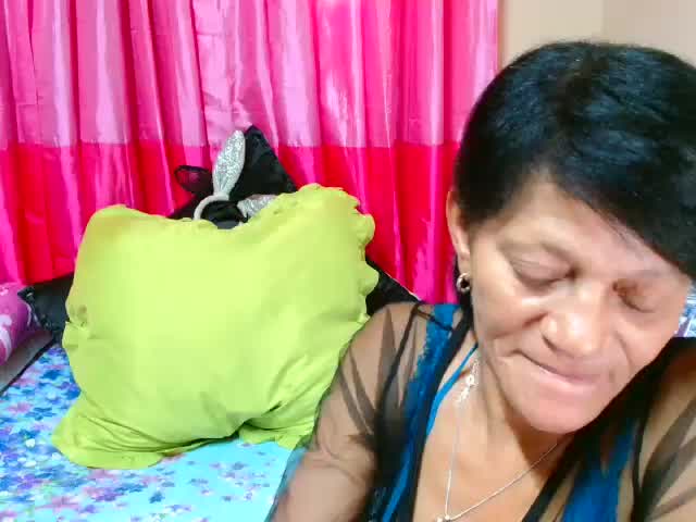 [28 Jul 10:11] Private Show - vídeo de la modelo de cam SLUTTYROXY