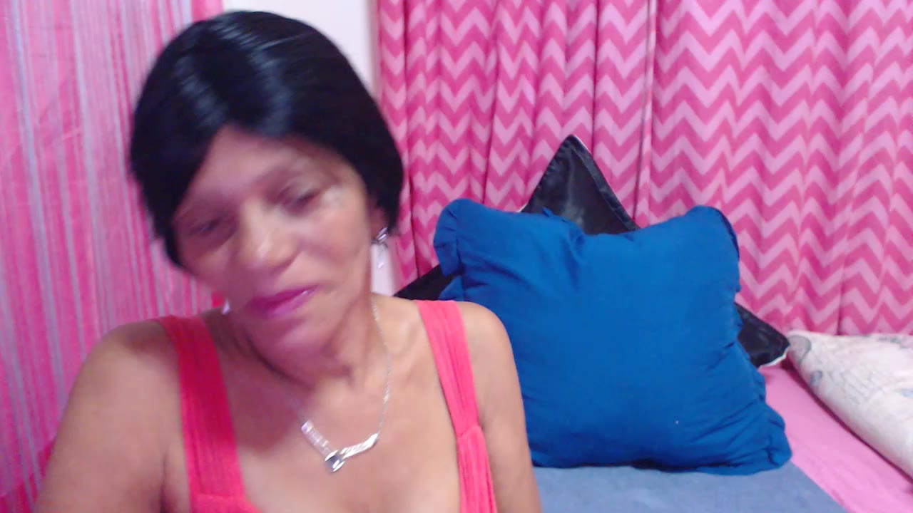 [18 Aug 06:23] Private Show - vídeo de la modelo de cam SLUTTYROXY