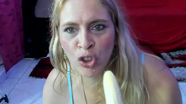 suck the banana until it split  lol - samanthaExsotic 캠 모델의 동영상
