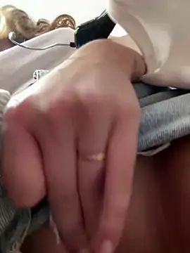 😈PUSSY PLAY IN THE STORE😈 - video by MariiD cam model