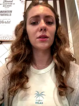 😈PUSSY PLAY UNDER THE TABLE😈 - video by MariiD cam model