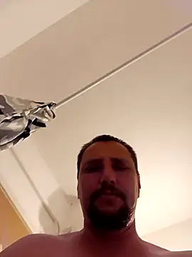 [29 Jun 18:43] Public Show – video modela na kameri Miki20677