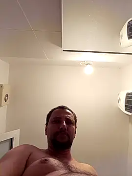 [9 Jul 20:28] Public Show – video modela na kameri Miki20677