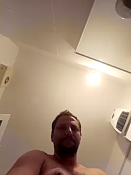 [26 Jul 23:02] Public Show – video modela na kameri Miki20677