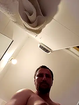 [29 Jul 18:45] Public Show – video modela na kameri Miki20677