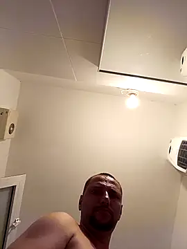 [6 Aug 19:18] Public Show – video modela na kameri Miki20677