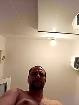 [27 Aug 18:53] Public Show – video modela na kameri Miki20677