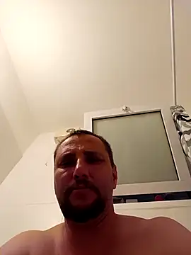 [28 Aug 18:57] Public Show – video modela na kameri Miki20677