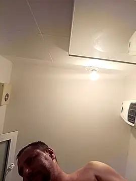 [30 Aug 22:40] Public Show – video modela na kameri Miki20677