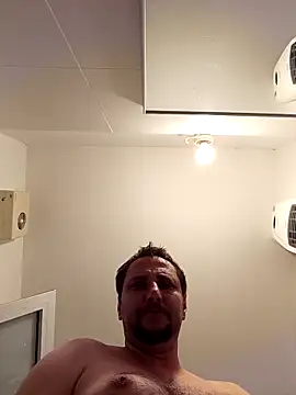 [23 Oct 00:42] Public Show – video modela na kameri Miki20677