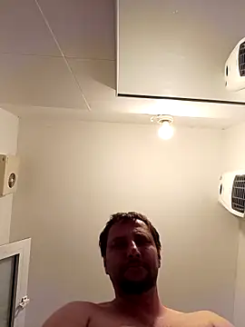 [20 Nov 21:52] Public Show – video modela na kameri Miki20677