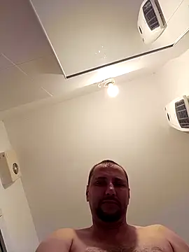 [27 Dec 20:37] Public Show – video modela na kameri Miki20677