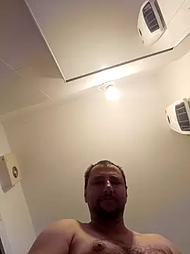 [24 Jan 20:01] Public Show - video Miki20677 kameramallilta