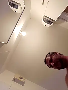 [12 Mar 20:44] Public Show - Miki20677 adlı kamera modelinin videosu