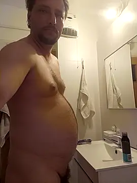 [18 Apr 20:10] Public Show - video by Miki20677 cam model