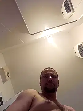 [27 Apr 19:52] Public Show - فيديو من Miki20677 موديل الكام