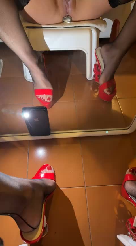 Figa plug in culo piedi - ক্যাম মডেল Wet-Pussycat-এর ভিডিও