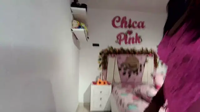[20 Aug 13:45] Public Show - vidéo du modèle de showcams pink_chicaxxx