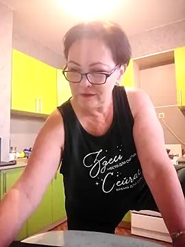 dog pose - video by SmileBelle cam model