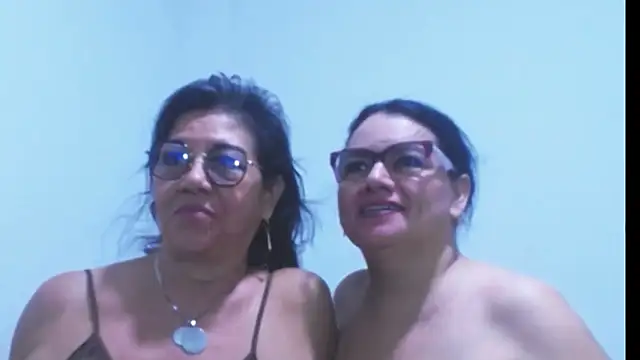 kiss hot matures