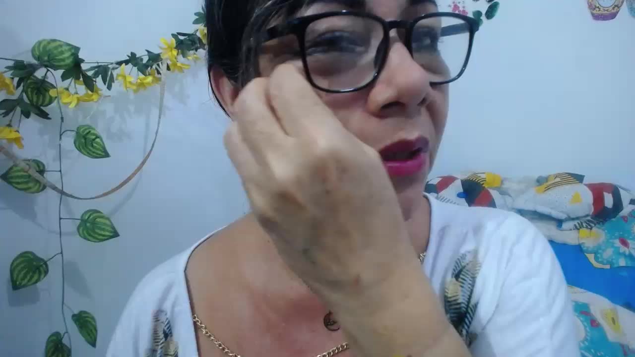 SHOWLanguage mouth – video modela na kameri sexycristina_2