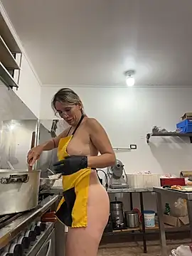 working opnly apron and squirt - วิดีโอโดย Gatitacarlita โมเดลแคม