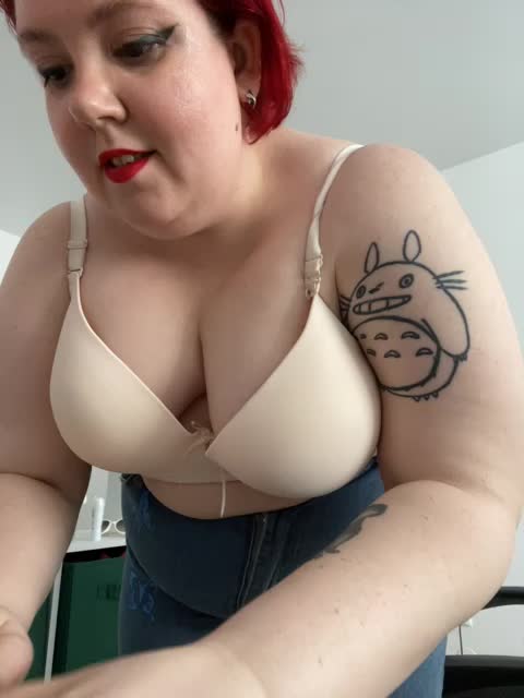 Armpits play - video by Jessica_Addams cam model