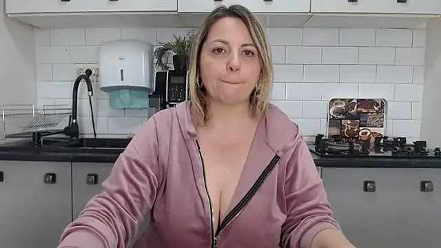 [14 Apr 17:35] Private Show - video by erikaerika cam model