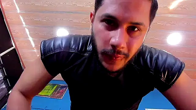 forces him to eat my ass - TheIan26 adlı kamera modelinin videosu
