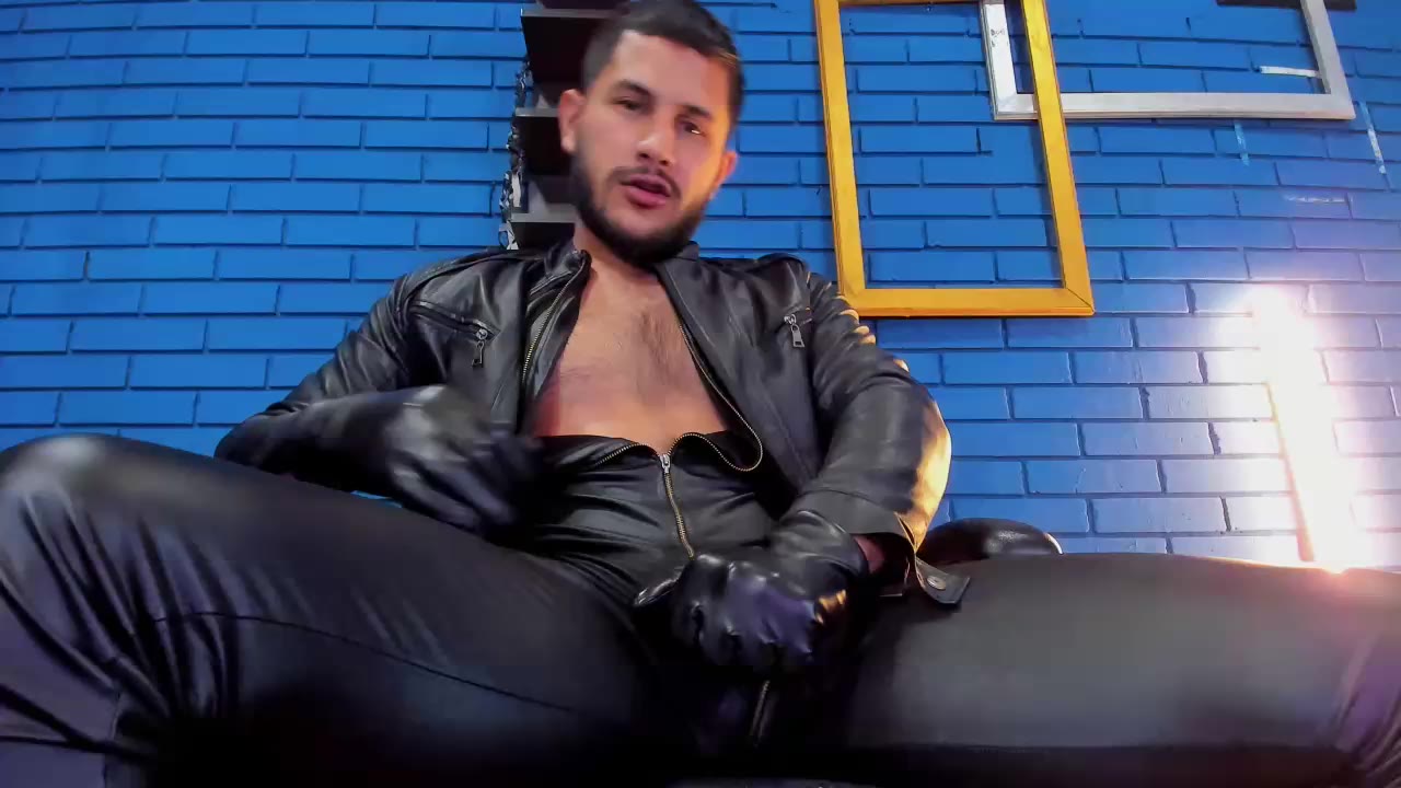 Pleasing my bitch - TheIan26 adlı kamera modelinin videosu