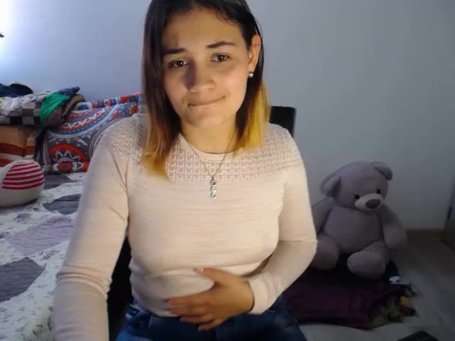 [28 Nov 15:24] Private Show - video av Mia_davis01 cam-modell