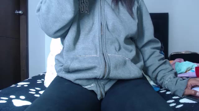 lick and spit feet - vídeo de la modelo de cam sandylau