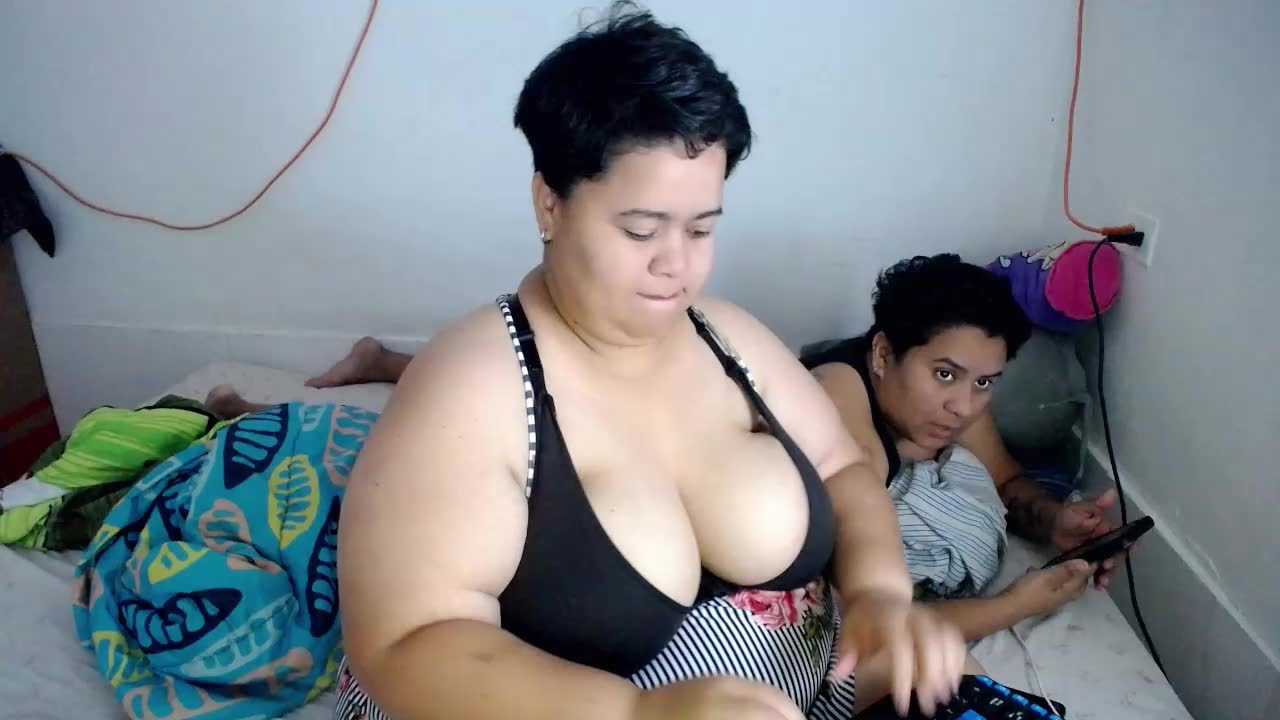 fist in my pussy with foot - video by hotlesby4uxxx cam model