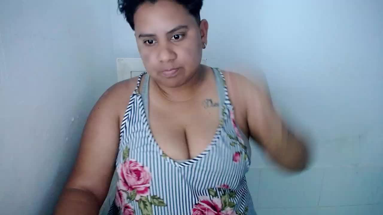 show ass - video by hotlesby4uxxx cam model