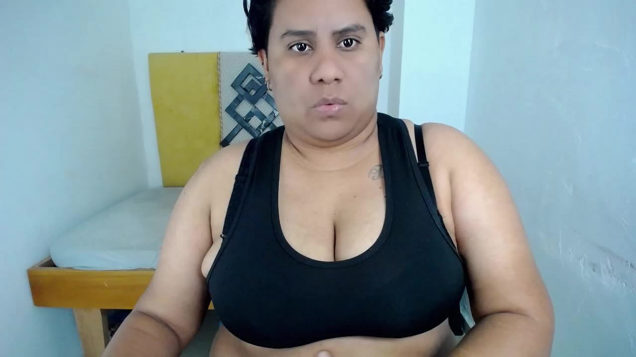 [16 Oct 18:40] Private Show - video by hotlesby4uxxx cam model