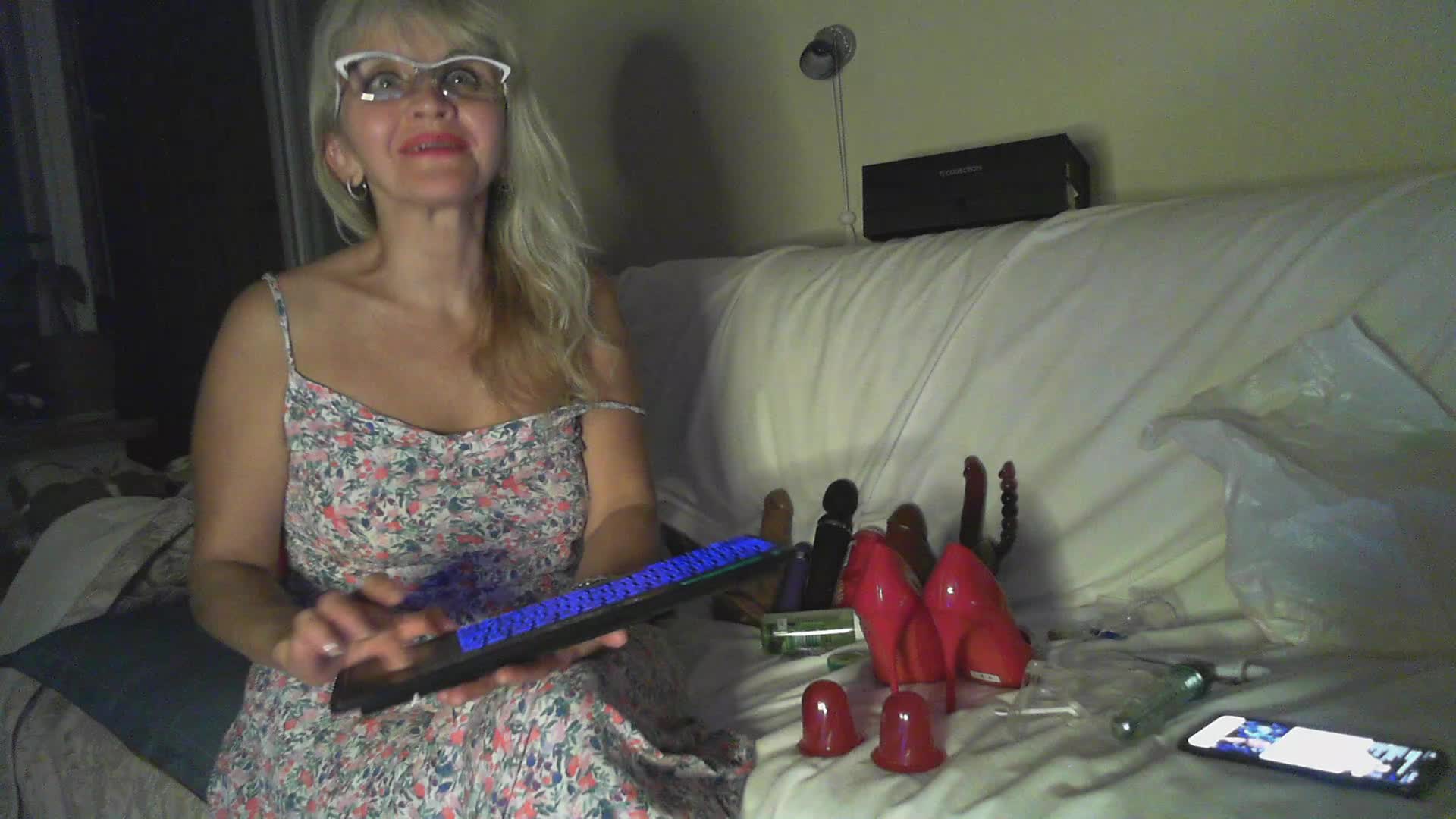 at the end of the video anal fisting and prolapse - Video von larawet Cam-Model