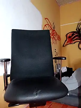 Show ass and ride pillow till cum 😜 🤪 😋－カメラキャストのbigblackbangerkayの動画