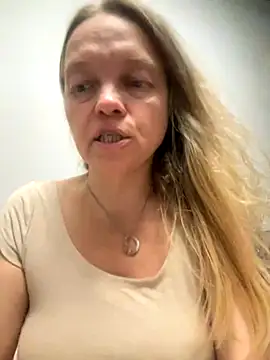 Hot  Mature Asshole open close up for yourhard cock! - video di Suzanele modella di cam