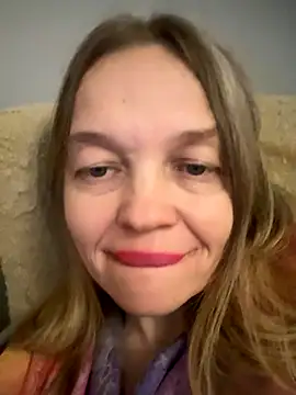 Wet mature tongue tease/Part 2 - vídeo de la modelo de cam Suzanele
