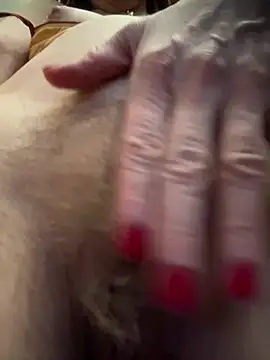 Hairy mature bush play close up/Tease  - Flashing naked sweet tits - vídeo de la modelo de cam Suzanele