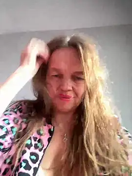 [28 May 18:09] Private Show – video af Suzanele cam-model