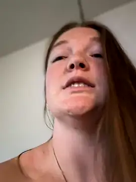 Pvt show- naked and horny in bed to masturbating and fuckign my pussy w/ clear dildo ;) - Vídeo de PussiesnCream_, modelo de vídeos