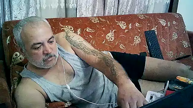 [6 Apr 02:58] Private Show – video od webkamerové modelky husoizmir